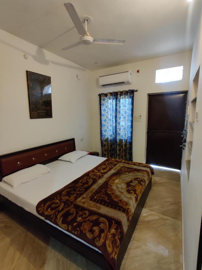 Varah Square Guest House Пушкар Екстер'єр фото