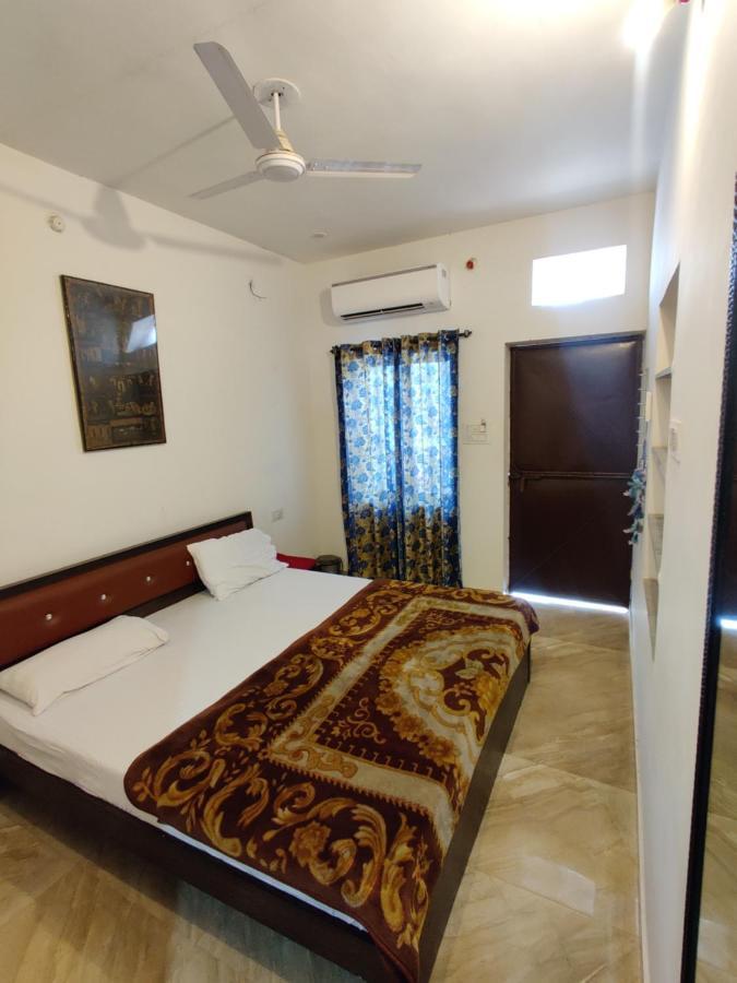 Varah Square Guest House Пушкар Екстер'єр фото