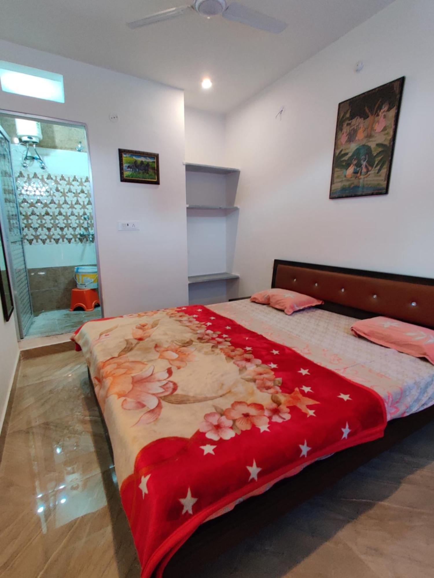 Varah Square Guest House Пушкар Екстер'єр фото