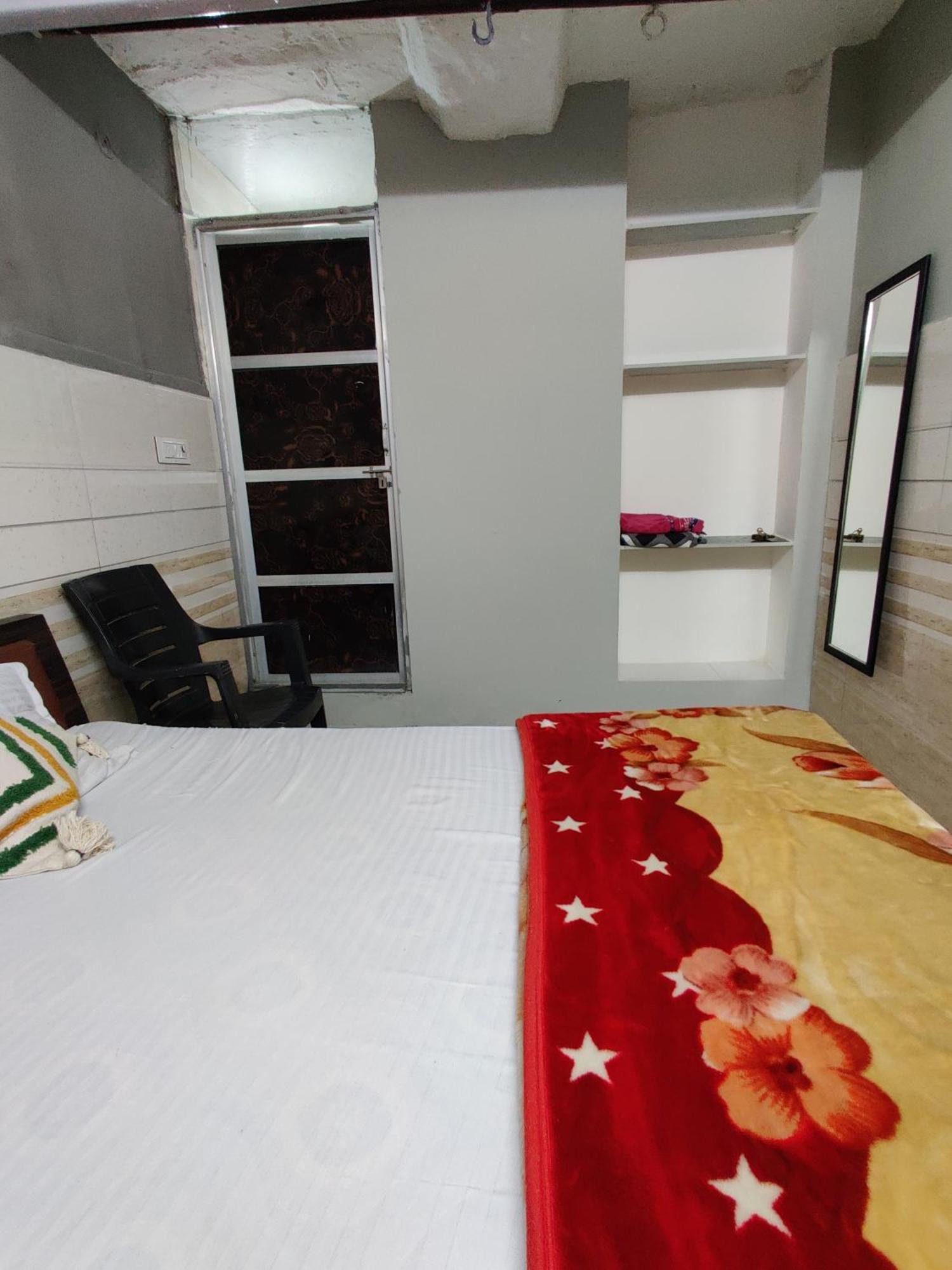 Varah Square Guest House Пушкар Екстер'єр фото