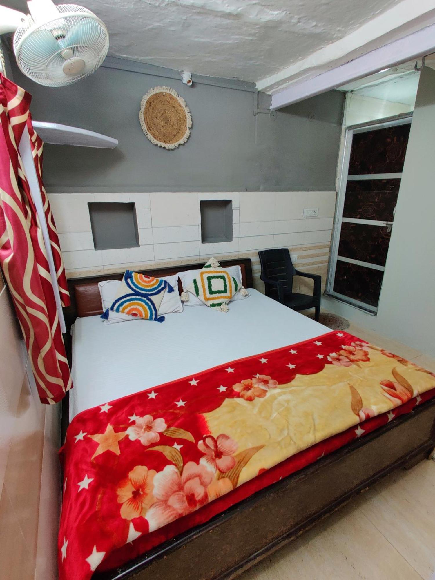 Varah Square Guest House Пушкар Екстер'єр фото