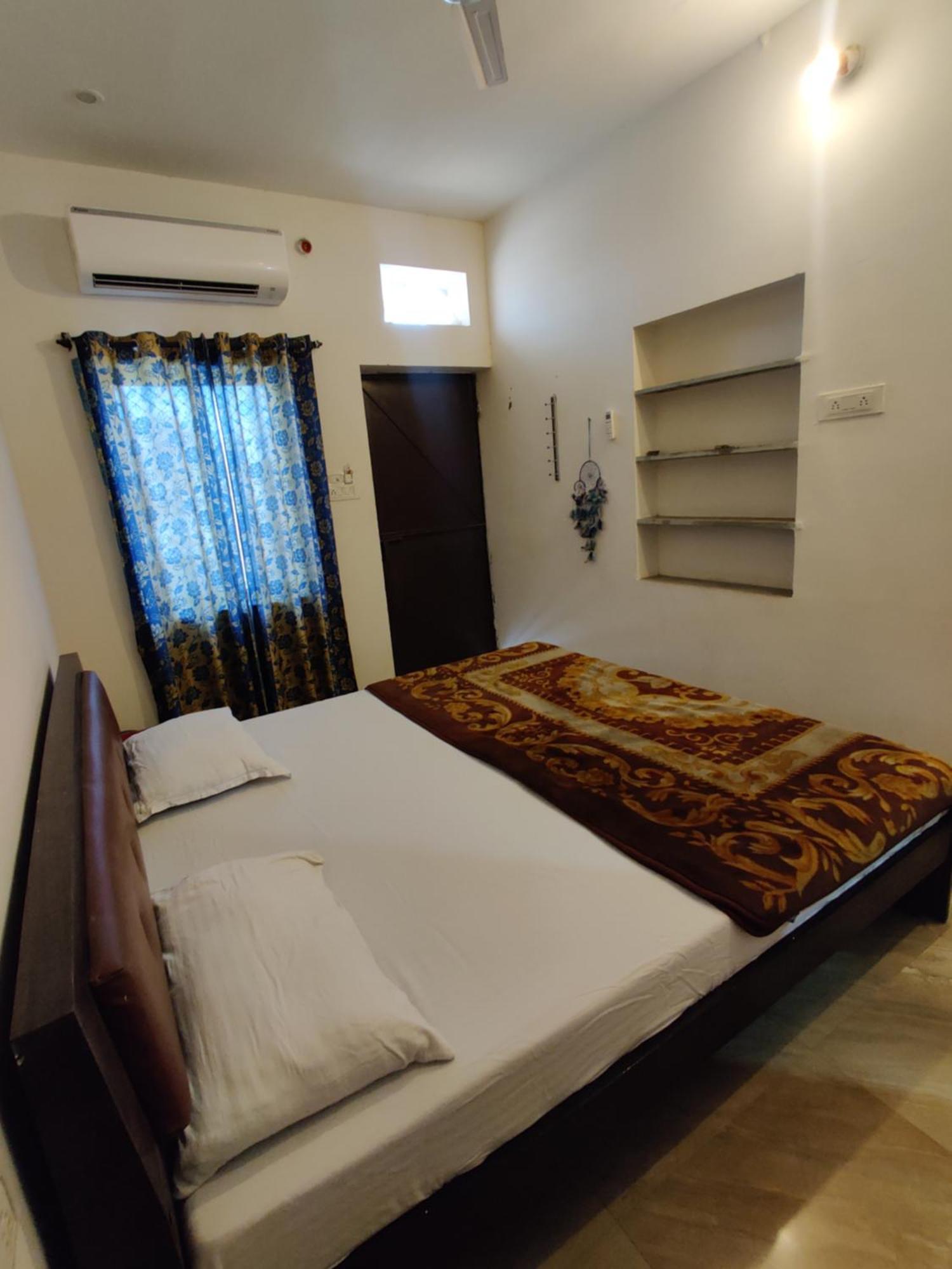 Varah Square Guest House Пушкар Екстер'єр фото