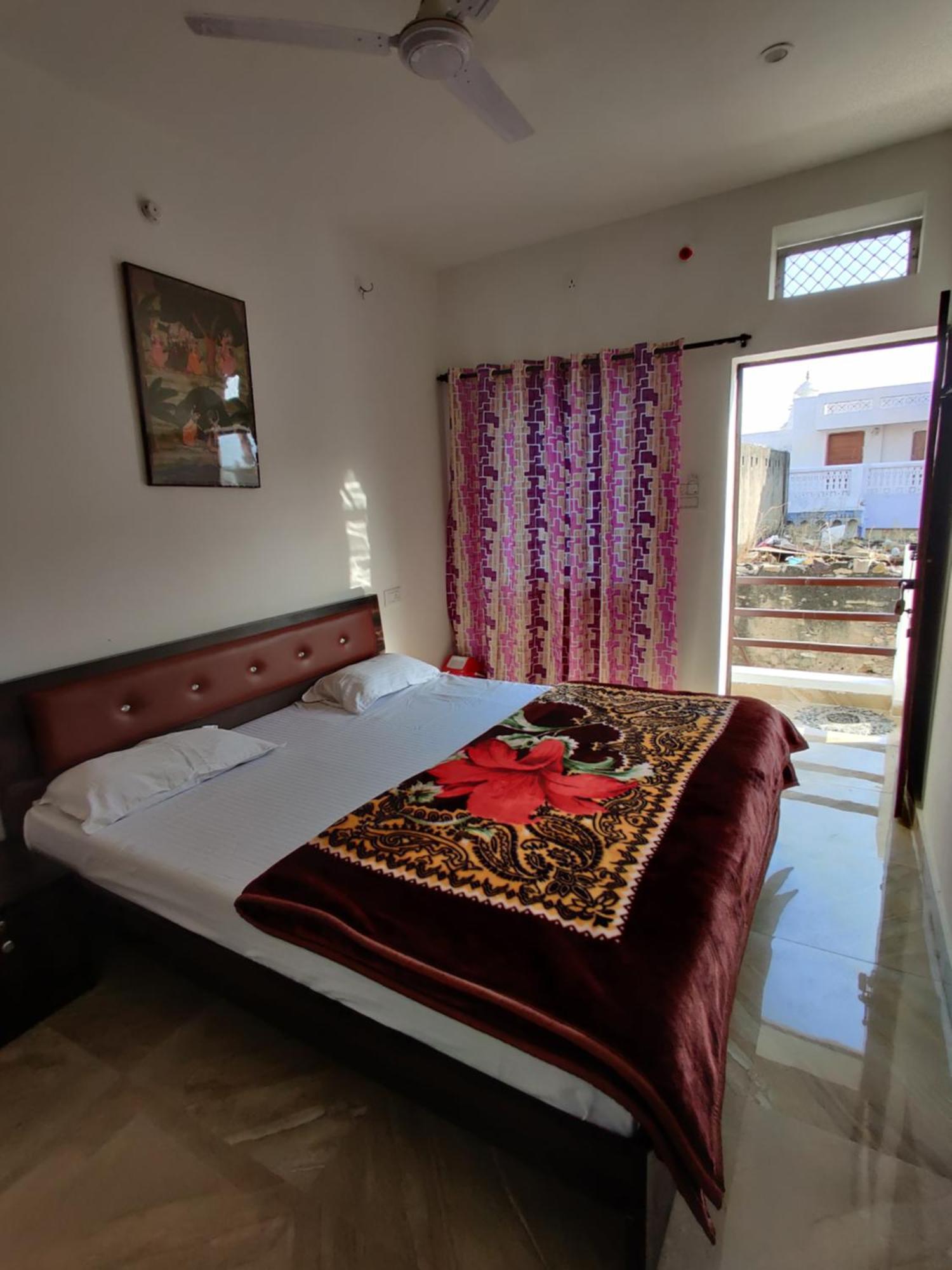 Varah Square Guest House Пушкар Номер фото