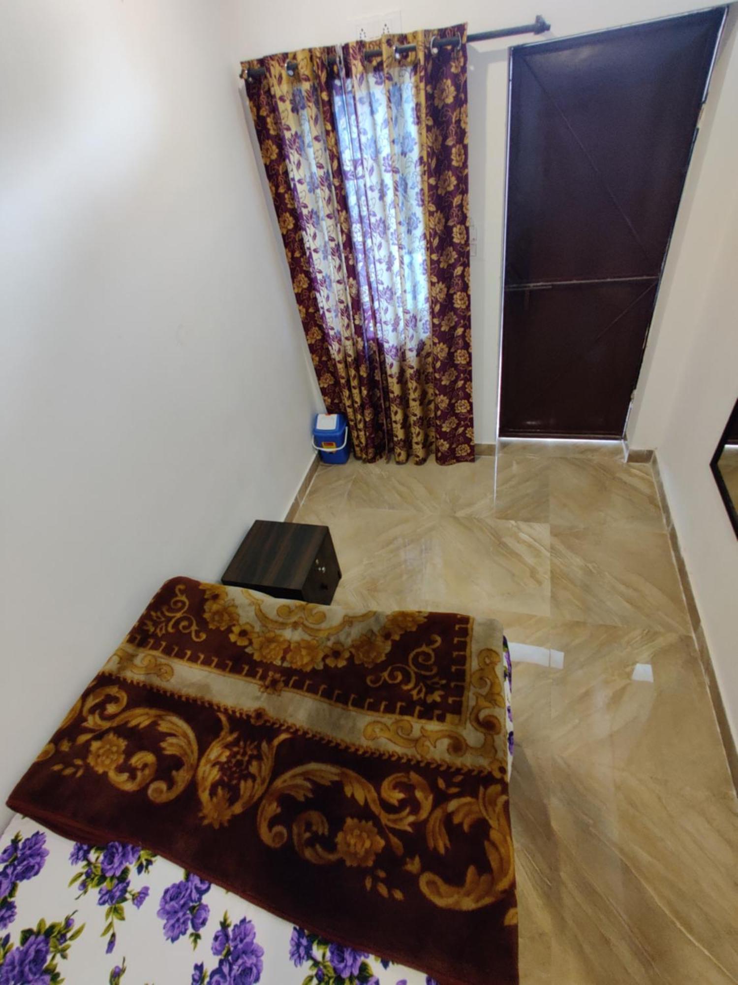 Varah Square Guest House Пушкар Номер фото