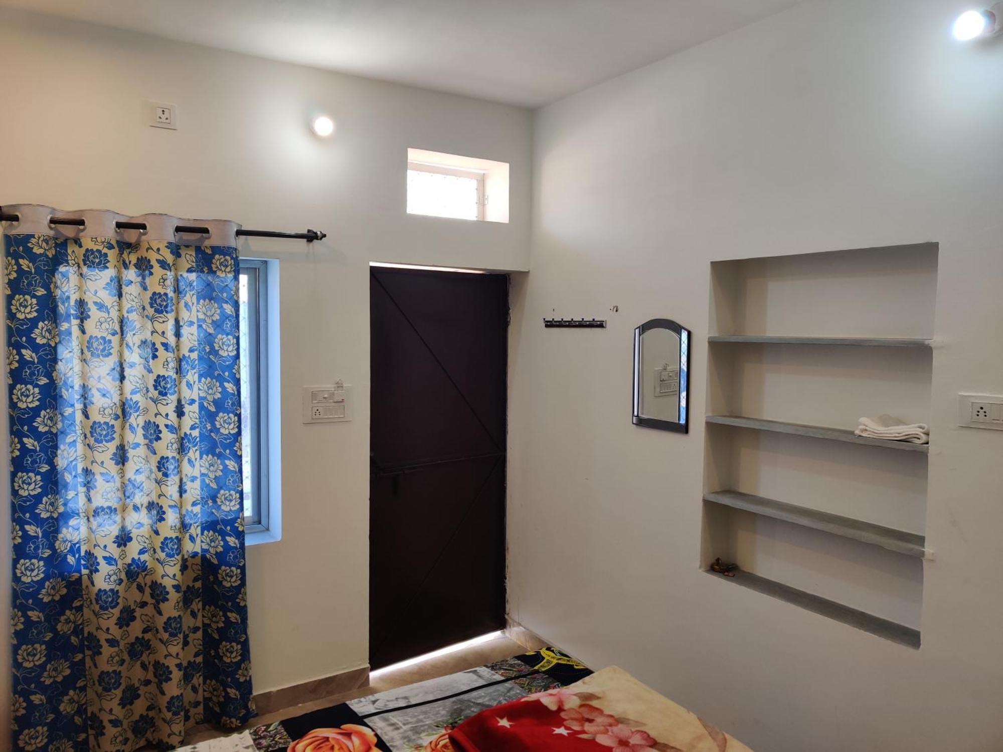 Varah Square Guest House Пушкар Номер фото