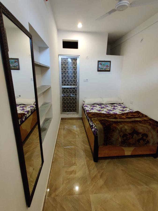 Varah Square Guest House Пушкар Екстер'єр фото