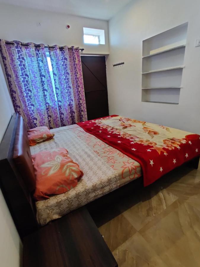 Varah Square Guest House Пушкар Екстер'єр фото